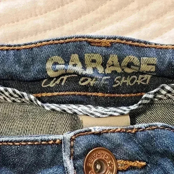 ❤️ Garage Cut Off Shorts Blue Distressed Denim Size 5 Jean Shorts - Picture 2 of 5